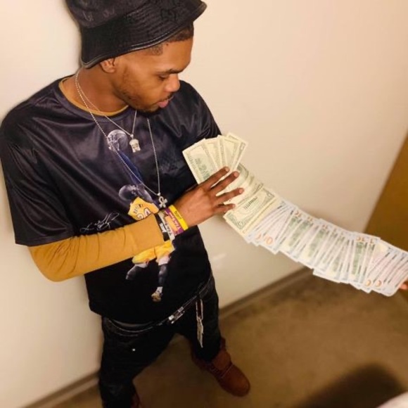 Meet your Posher, Dee ralph - Picture 1 of 1